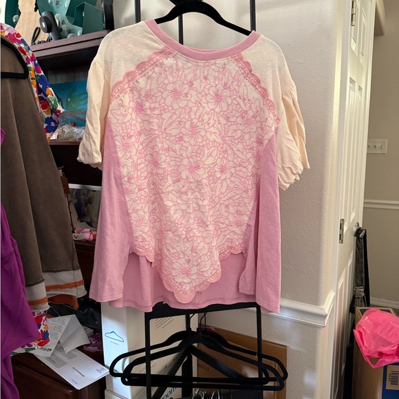 Elegant Pink Floral Women's Short Sleeve Top - Picture 1 of 5